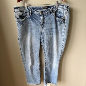 Silver Jeans Suki Mid Capri Women’s Size 22 Light Wash